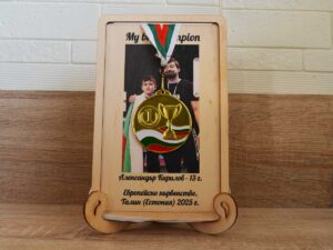 Персонализиран дървен дисплей , поставка за медал.